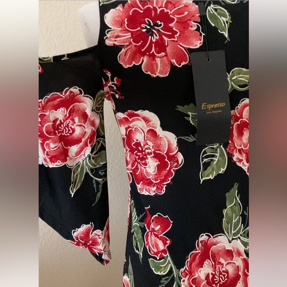 Floral blouse keyhole chest bell sleeves cold shoulders loose fit top black red - Picture 4 of 7